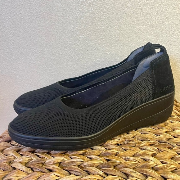 Vionic Jacey Women's Slip-on Wedge Shoe. EUC Black. Women’s US size 10 - Picture 6 of 10
